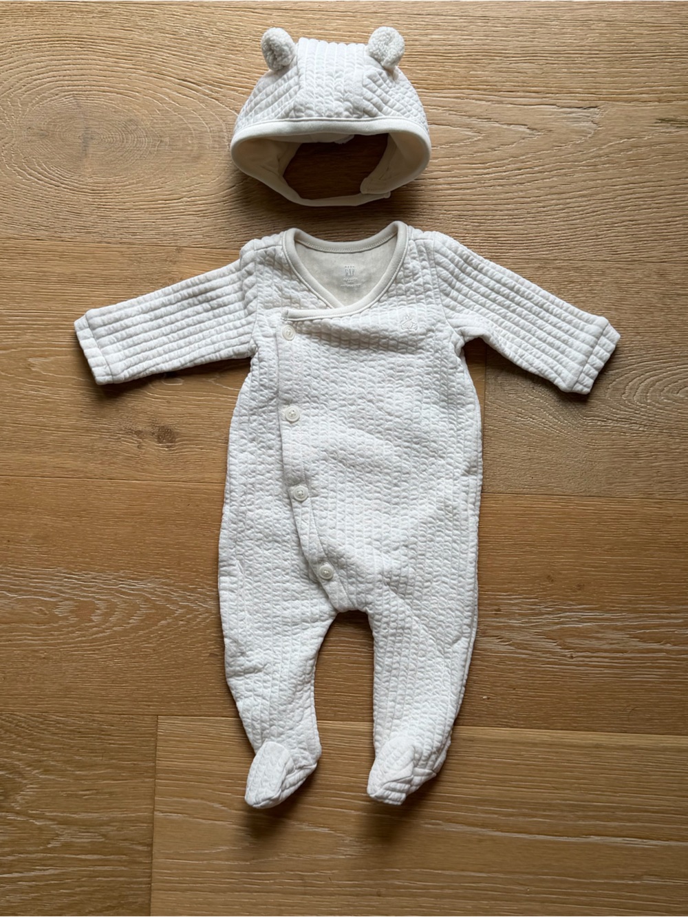 Gap - Cozy Quilted Infant One-Piece with Bear Hat - Cream